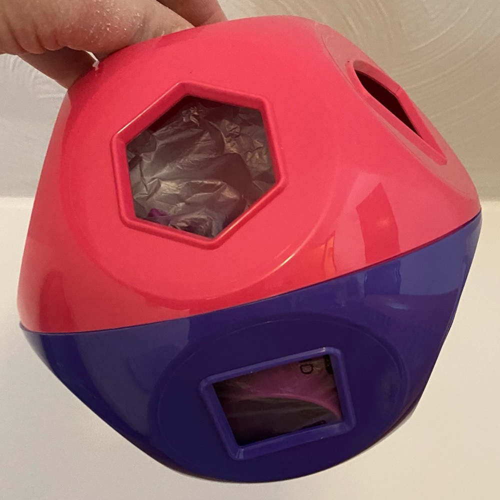 Tupperware shape 0 ball purple and pink